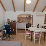Rovenska A2+1*** Daire Veli Lošinj