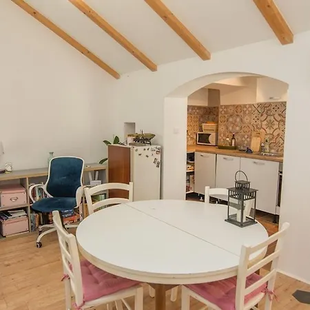 Apartment Rovenska A2+1*** *