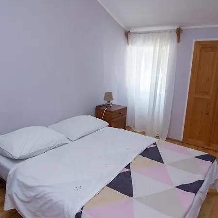 Rovenska A2+1*** Apartment *
