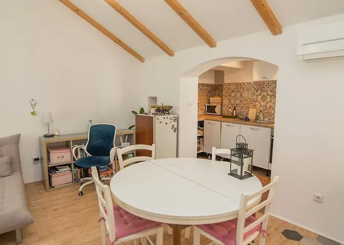 Apartamento Rovenska A2+1*** *